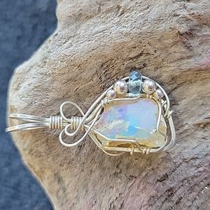 Opal pendant.